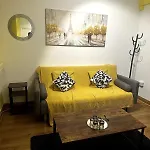 Cosy 1 Bedroom Apartment With Parking