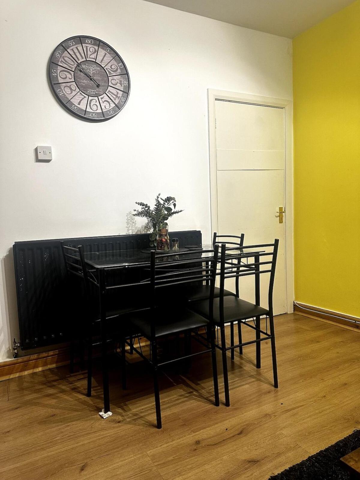 Cosy 1 Bedroom With Parking *