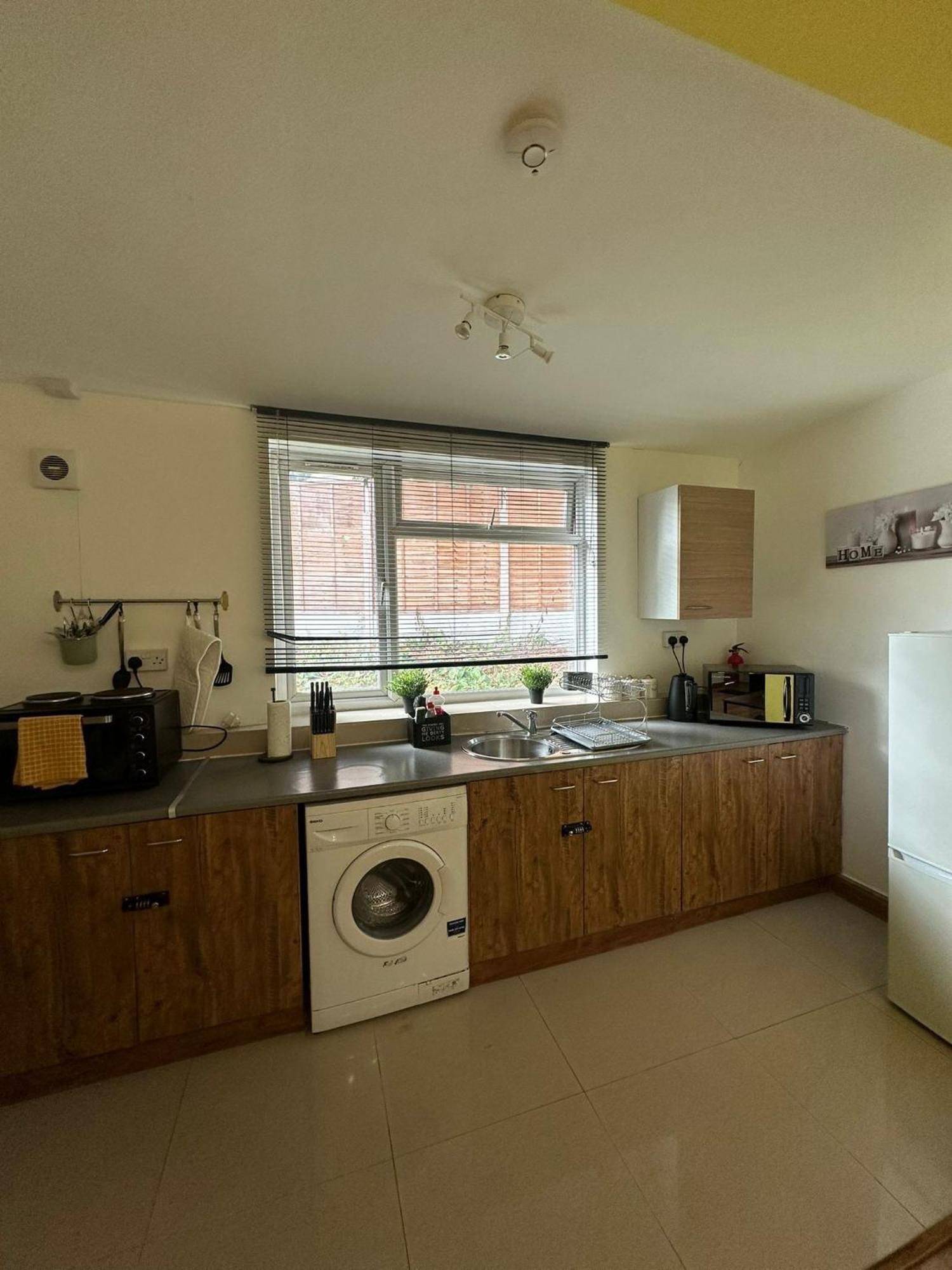 Cosy 1 Bedroom With Parking Apartment Birmingham